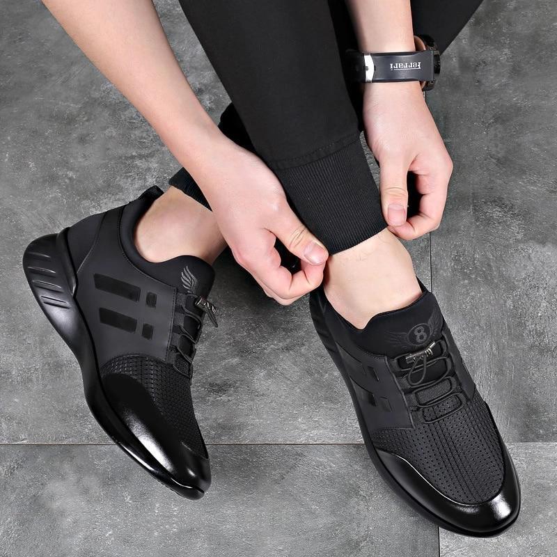 Men's black sneakers with breathable mesh upper and sporty lace-up desig