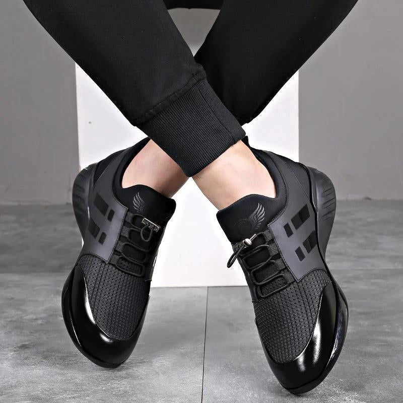 Men's black sneakers with breathable mesh upper and sporty lace-up desig