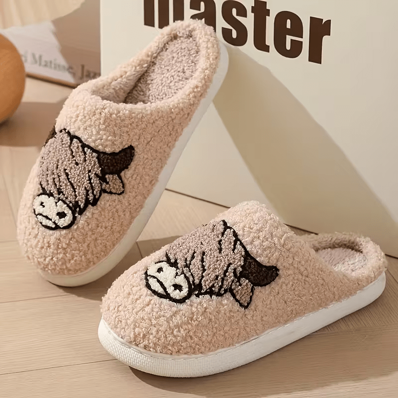 Women's Comfortable & Lightweight Highland Cow Indoor Slippers